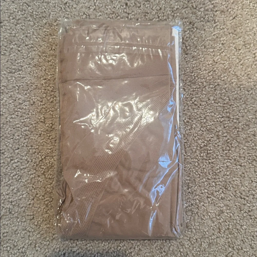 I13 NIB HONEYSEA 3 Pack Antibicrobu Sheer Pantyhose Tights, Nude‎ - Size: XXL